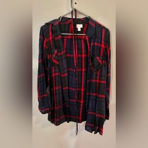 Plaid Maternity button down that ties at the waist